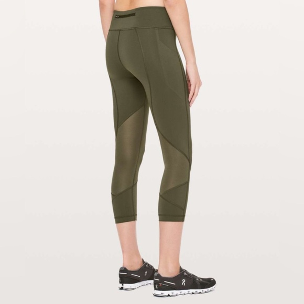 Lululemon Pace Rival Crop *Full-On Luxtreme 22"
Dark Olive size 8